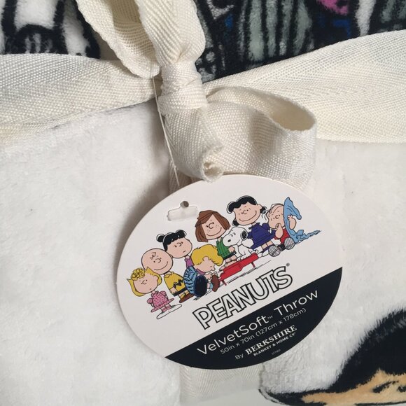 Snoopy Peanuts Velvet soft Fleece Throw Blanket - Picture 5 of 5